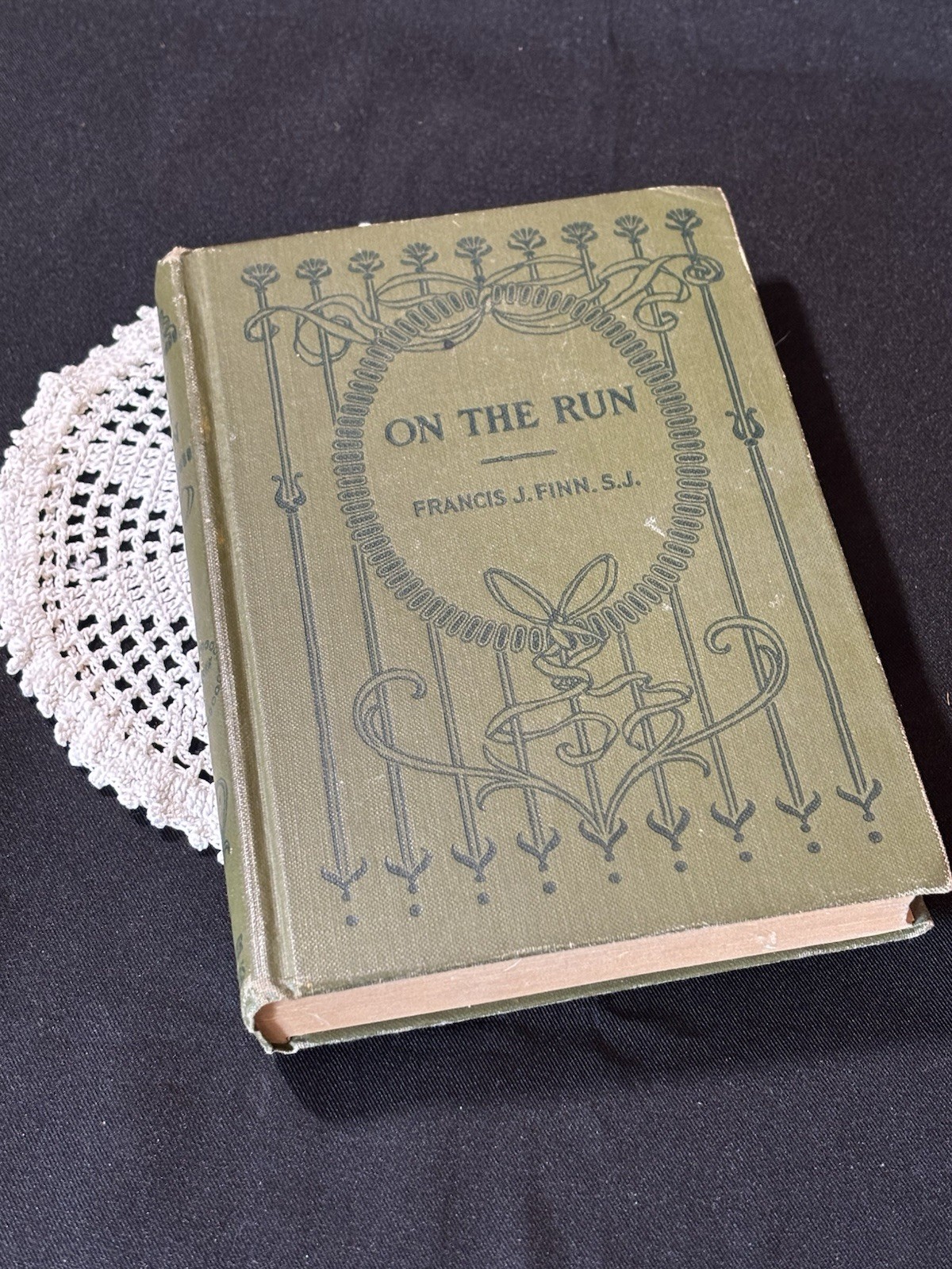 ON THE RUN by Francis J. Finn S.J. FIRST EDITION HC 1922 Benziger Brothers
