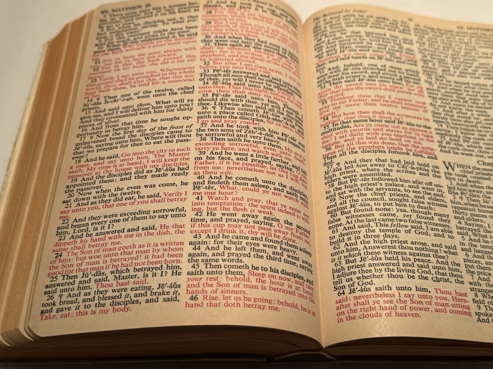 THE HOLY BIBLE KJV red letter 1965 Bonded leather vintage World pub. concordance