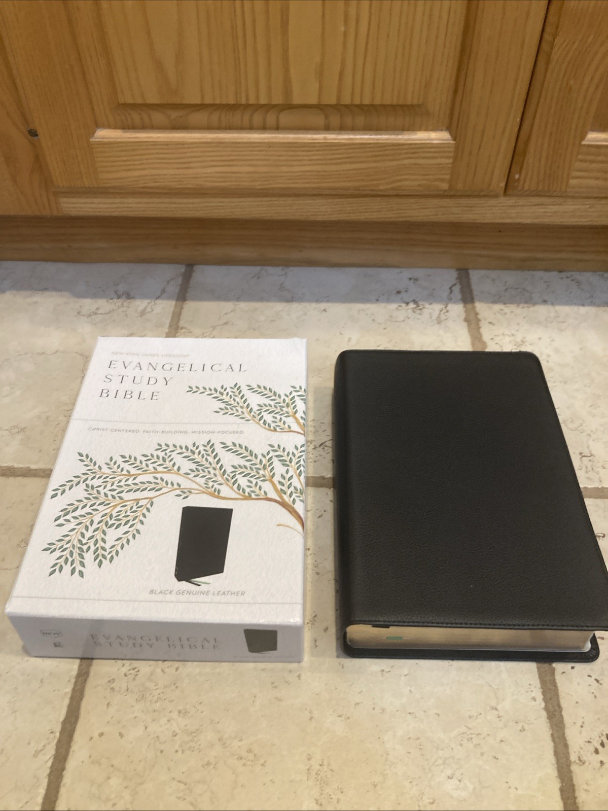 NKJV Evangelical Study Bible Genuine Leather Black – 10.5 FONT SIZE – RED LETTER