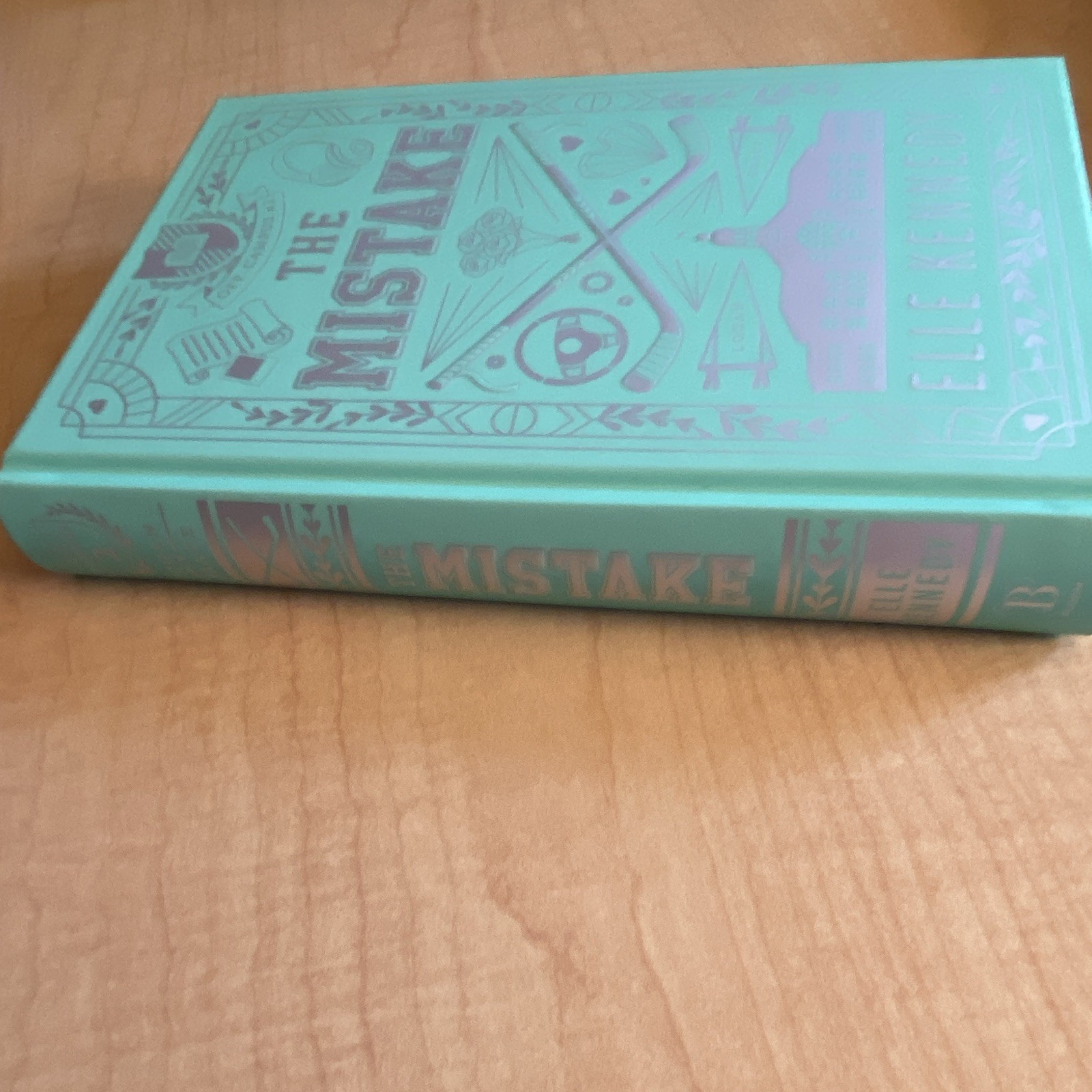 The Mistake (Off-Campus) by Elle Kennedy, Bloom Books, YA Romance Novel, HC
