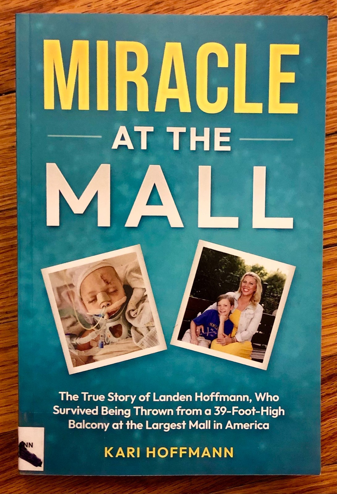 MIRACLE AT THE MALL—KARI HOFFMANN (2025) 221 PAGES—FORMER LIBRARY COPY