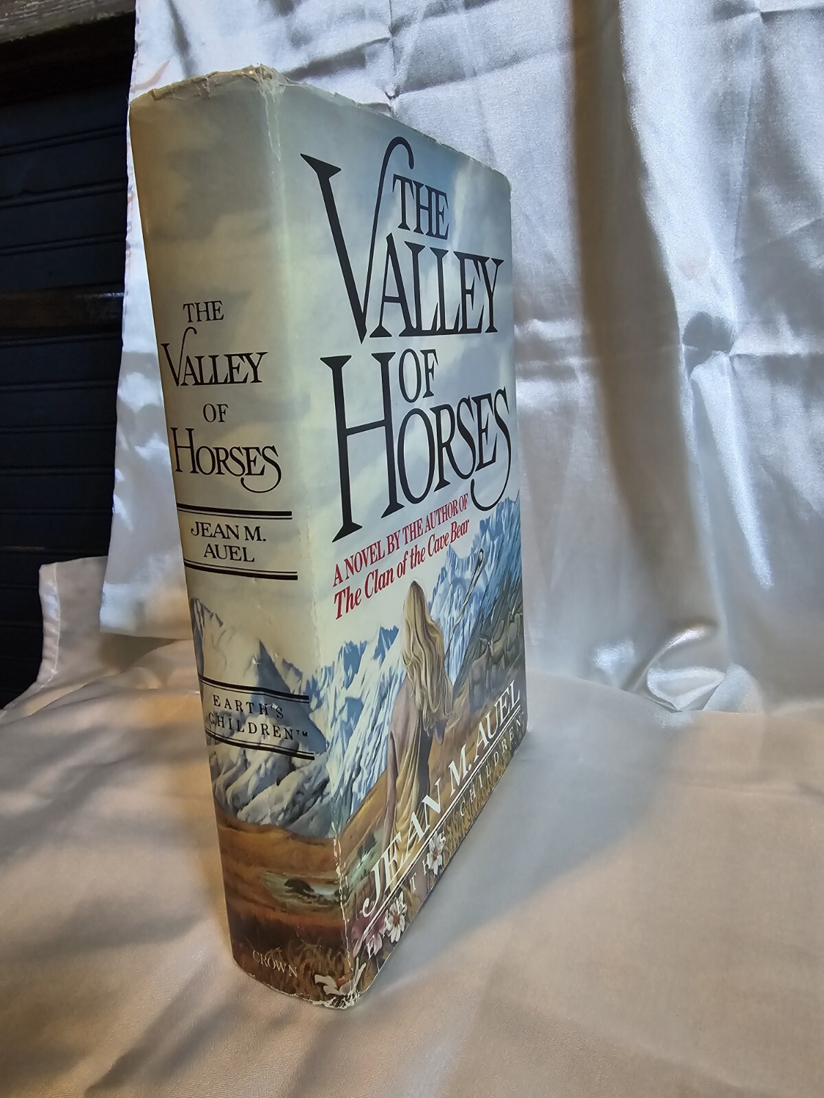 Earth’s Children Ser.: The Valley of Horses by Jean M. Auel (1982, Hardcover)