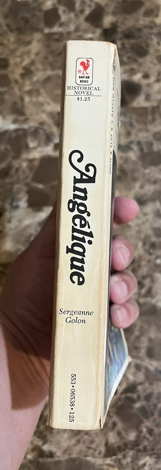 Angelique book 1 by Sergeanne Golon, paperback in very good condition, 1971 pub.