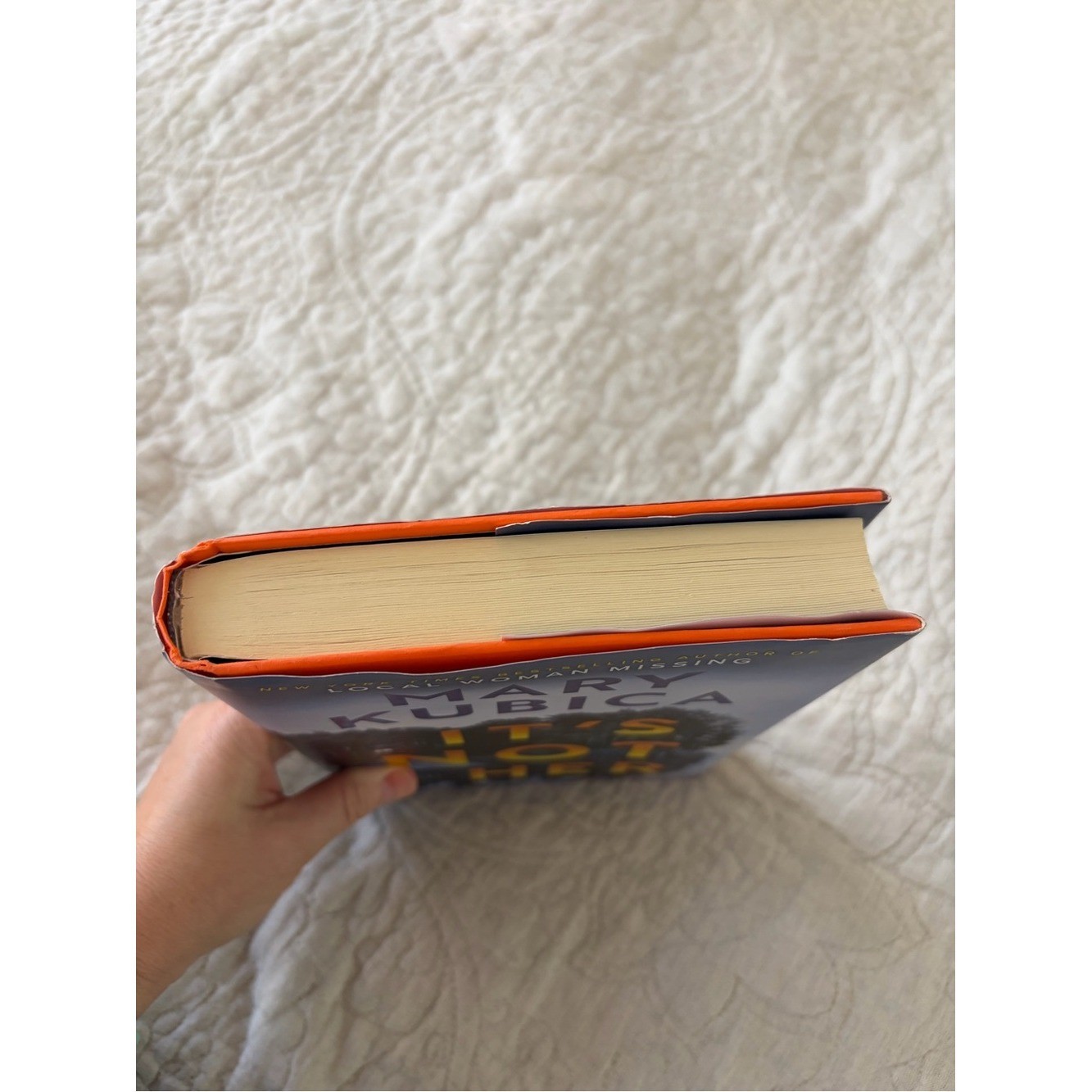 It’s Not Her by Mary Kubica Twisty Thriller Hardcover Book