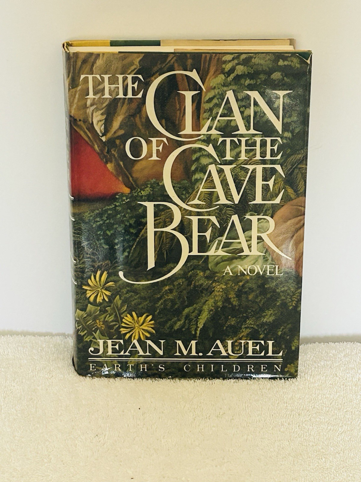 Clan Of The Cave Bear Jean M. Auel 1st Edition/1st Print HCDJ Earth’s Children