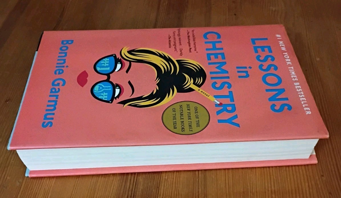 LESSONS IN CHEMISTRY A Novel Bonnie Garmus (2022 Hardcover 1st Edition Unmarked)