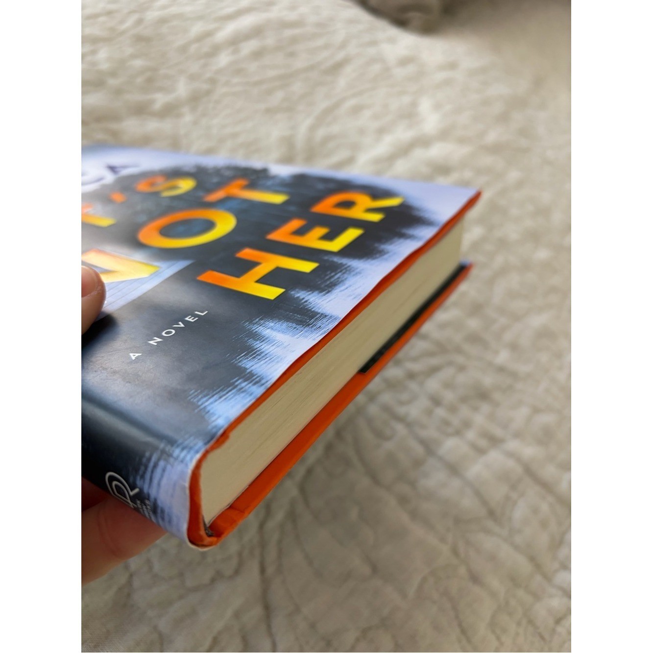 It’s Not Her by Mary Kubica Twisty Thriller Hardcover Book