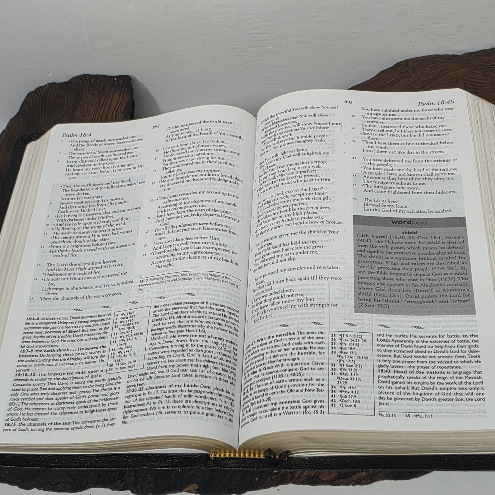 Nelson’s New King James Version 1997 Study Bible Black Bonded Leather #2885N