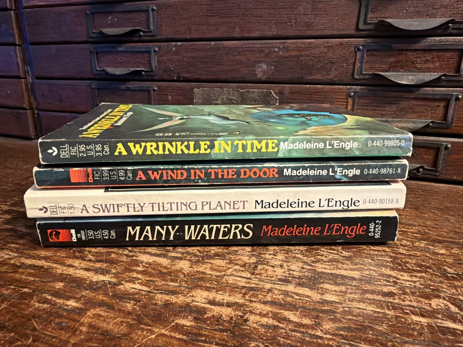 Lot 4: Wrinkle in Time Madeleine L’Engle 1976 Stranger Things Paperback Set Wind