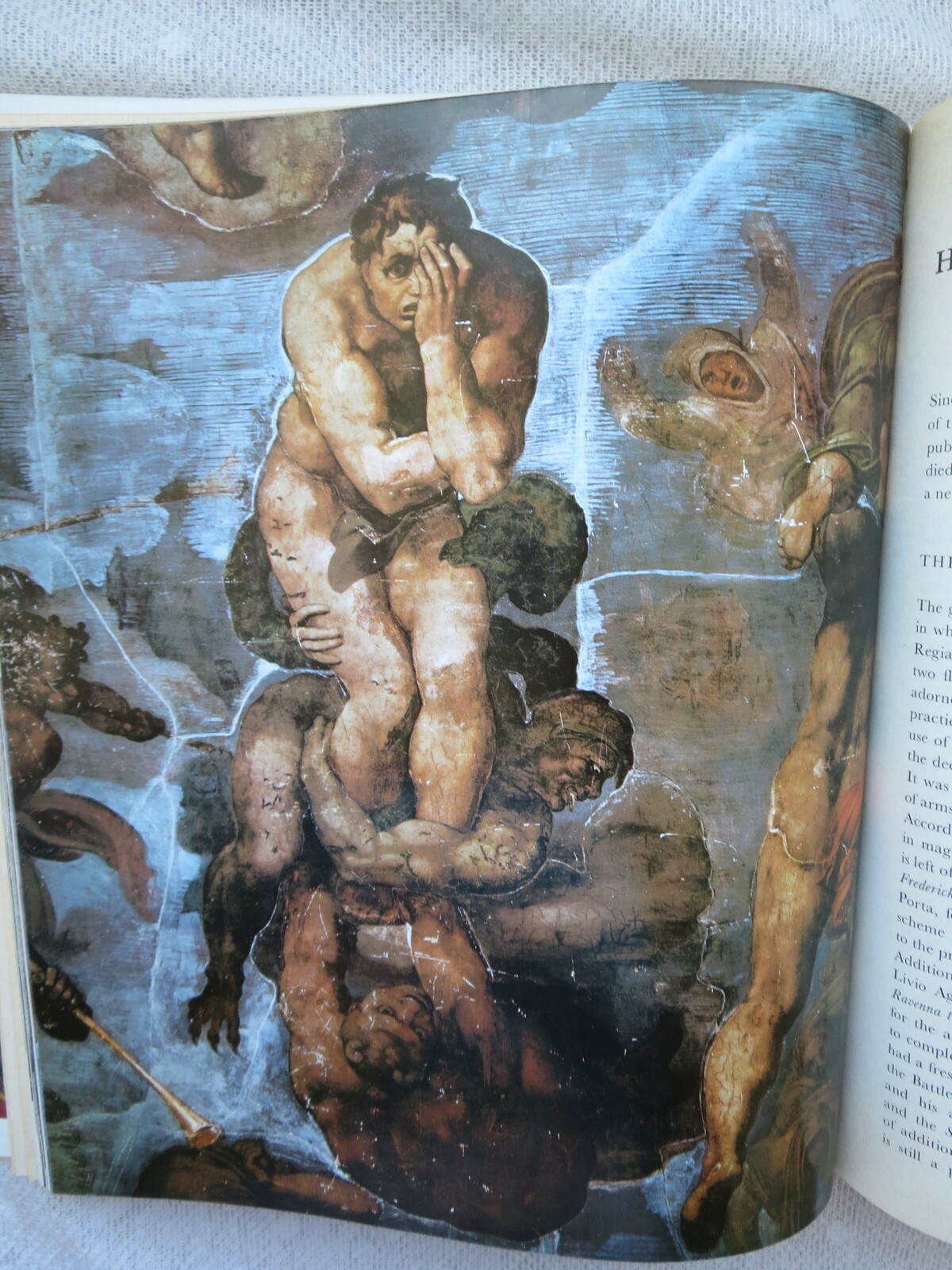 ART TREASURES OF THE VATICAN 1st Edition 1975 Hardcover 410 Photos 398 Pages