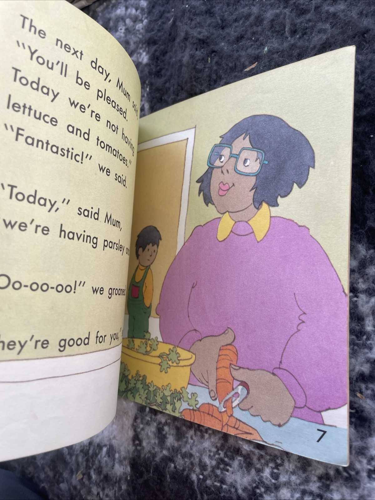 JOY COWLEY. MUM’S DIET. SUNSHINE BOOKS. 17 BY 14 CM. 9622911404
