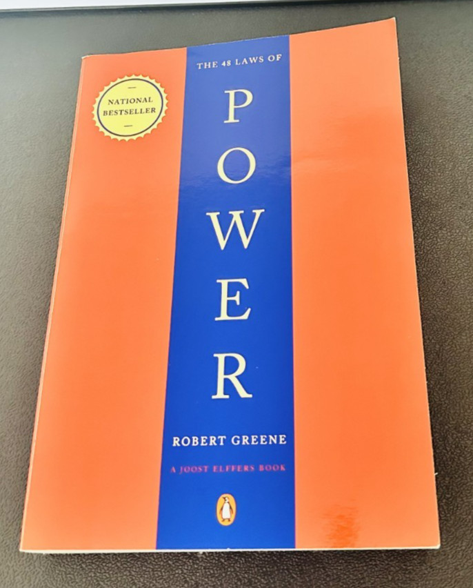 The 48 Laws of Power by Robert Greene Book Paperback 2000 Penguin