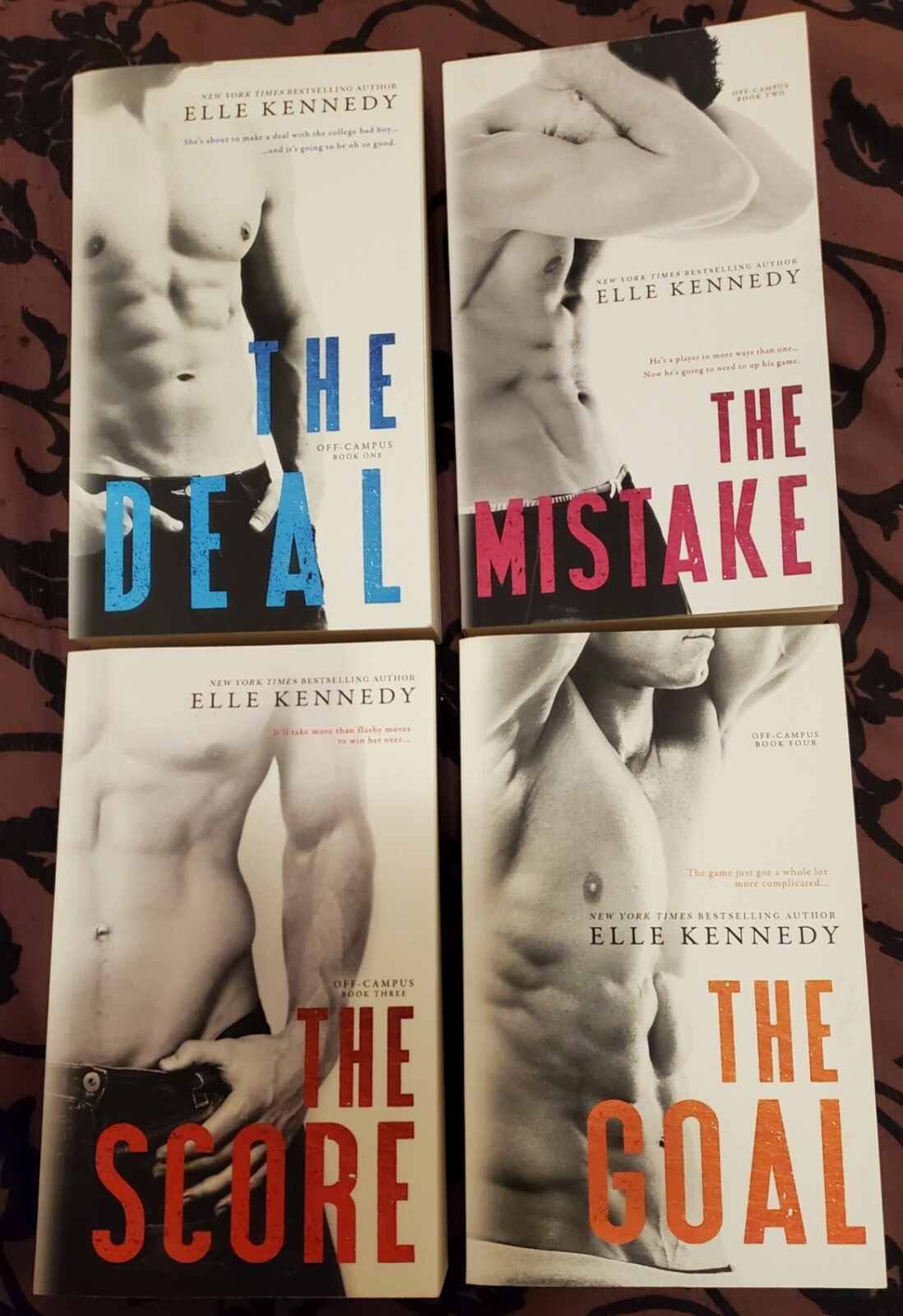 The Deal et al. Off Campus – Elle Kennedy pocket book editions.