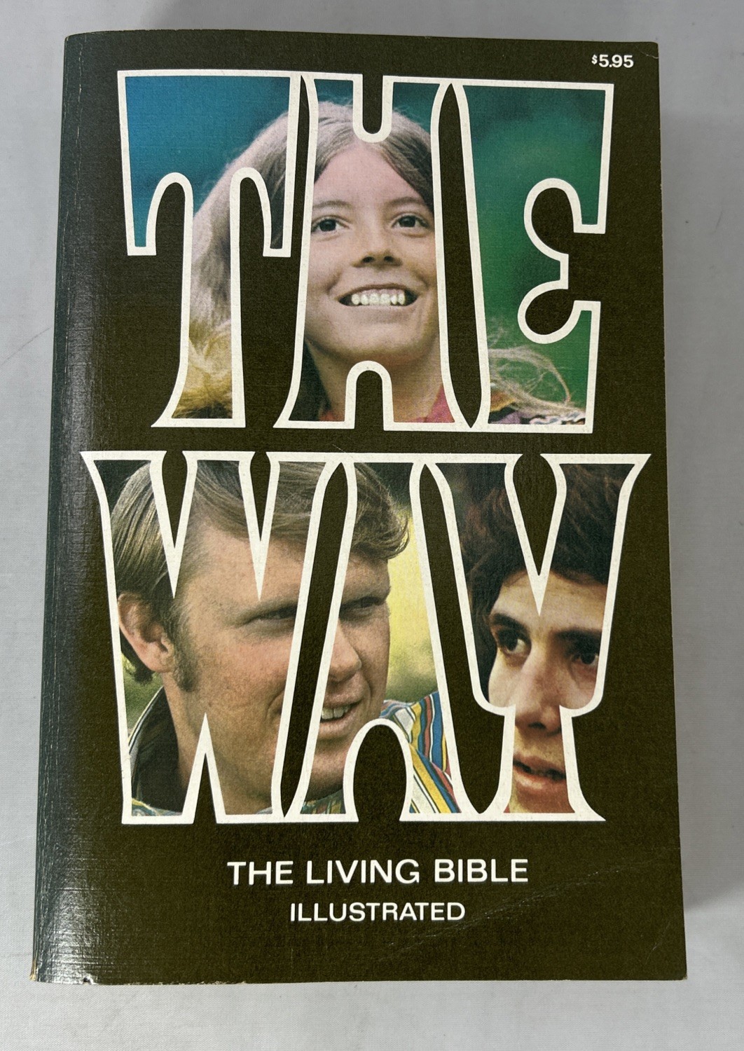 THE WAY: THE LIVING BIBLE (ILLUSTRATED) By Tyndale House Pub 70s Bible GoodCond.