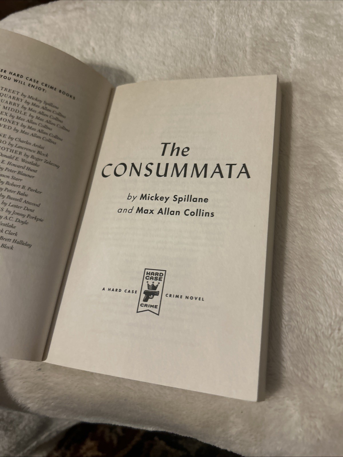 Consummata, 2011 Paperback Mickey Spillane READ ONCE Hard Case Crime +bonus MMPB