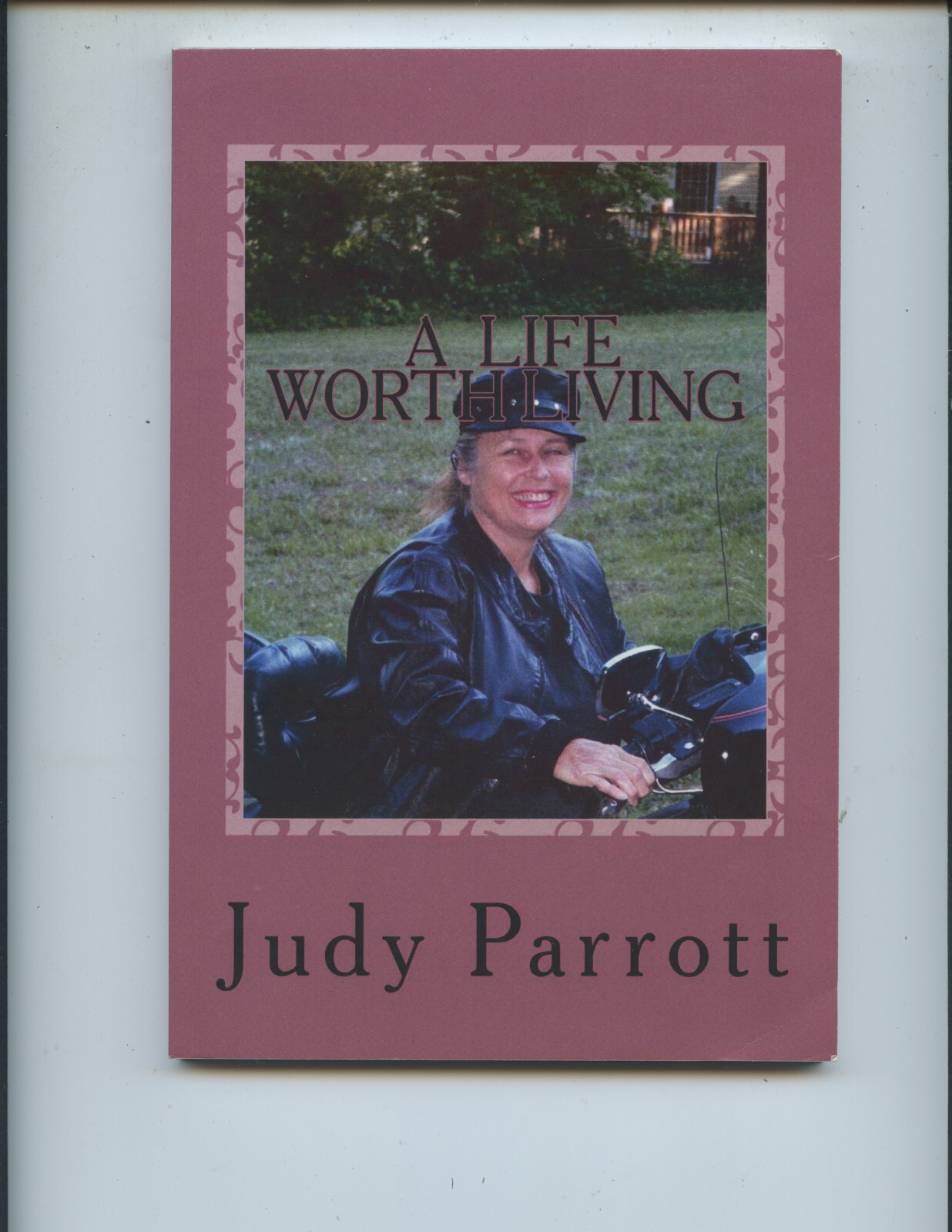 „A LIFE WORTH LIVING“ BOOK SIGNED BY AUTHOR (HOLLAND, MICHIGAN, 125 PAGES, NICE)