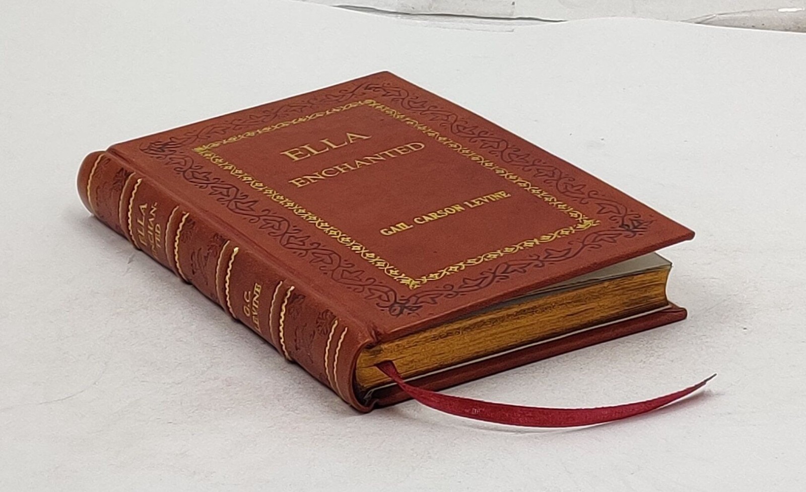 Ella Enchanted: A Newbery Honor Award Winner [PREMIUM LEATHER BOUND]