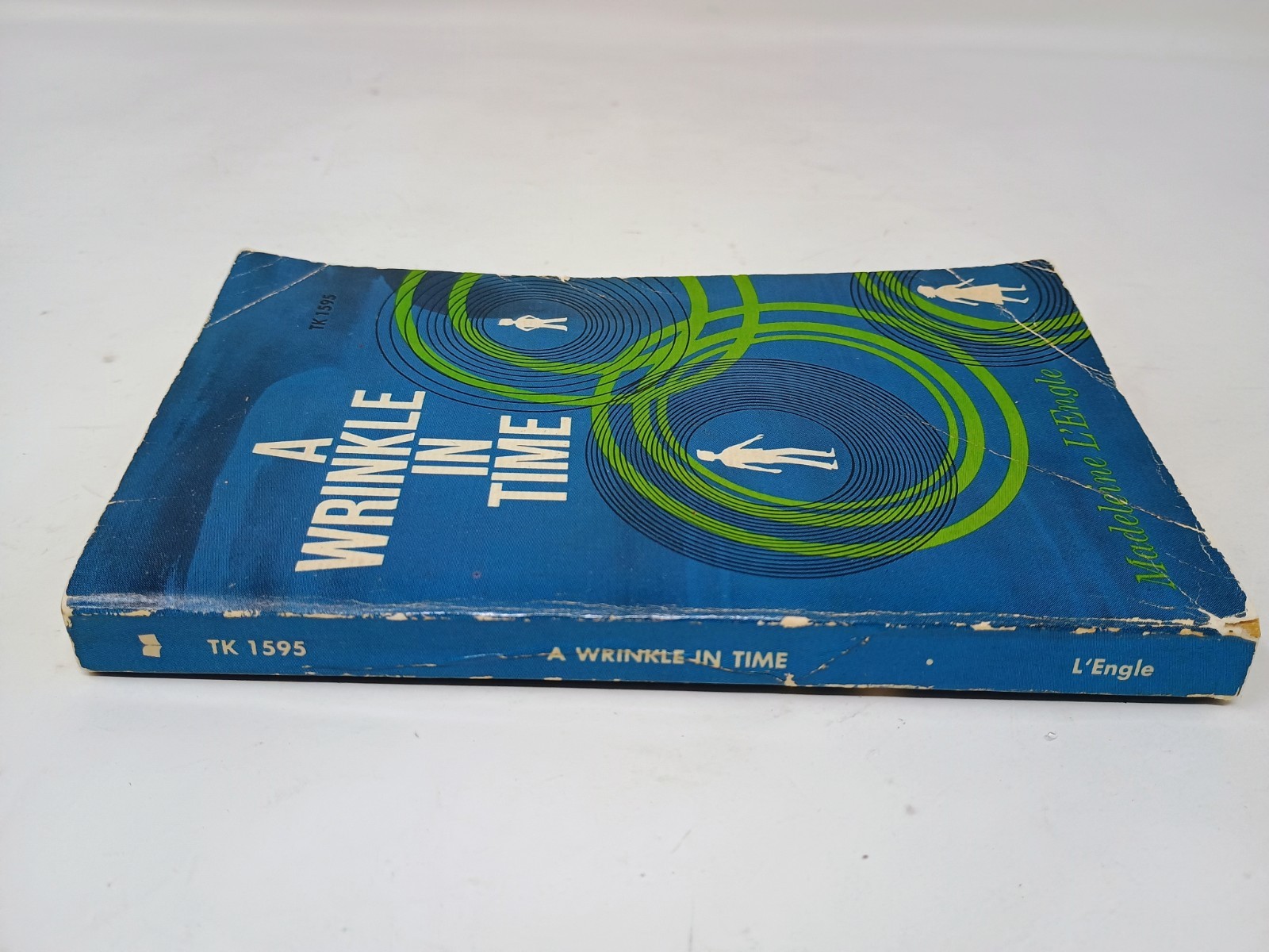 A Wrinkle In Time Madeleine L’Engle Scholastic PB 1962 8th printing