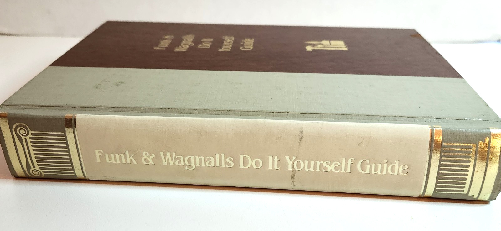 Funk & Wagnalls Do It Yourself Guide Hardback English 560 Pages 1983