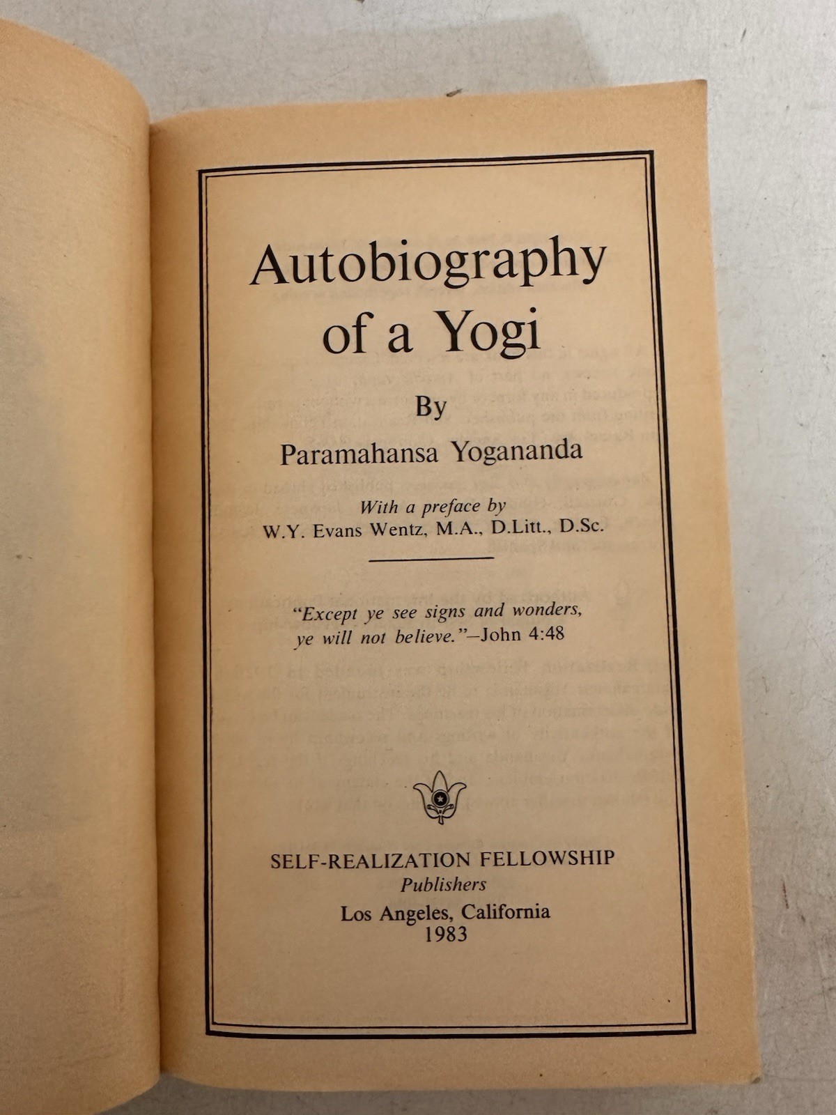 Autobiography of a Yogi by Paramhansa Yogananda (1983, Trade Paperback)