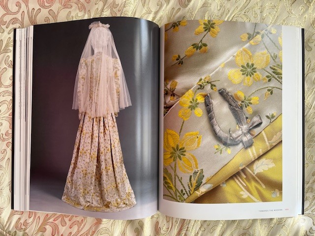 The Wedding Dress: 300 Years of Bridal Fashions, V&A Museum, Brand new paperback