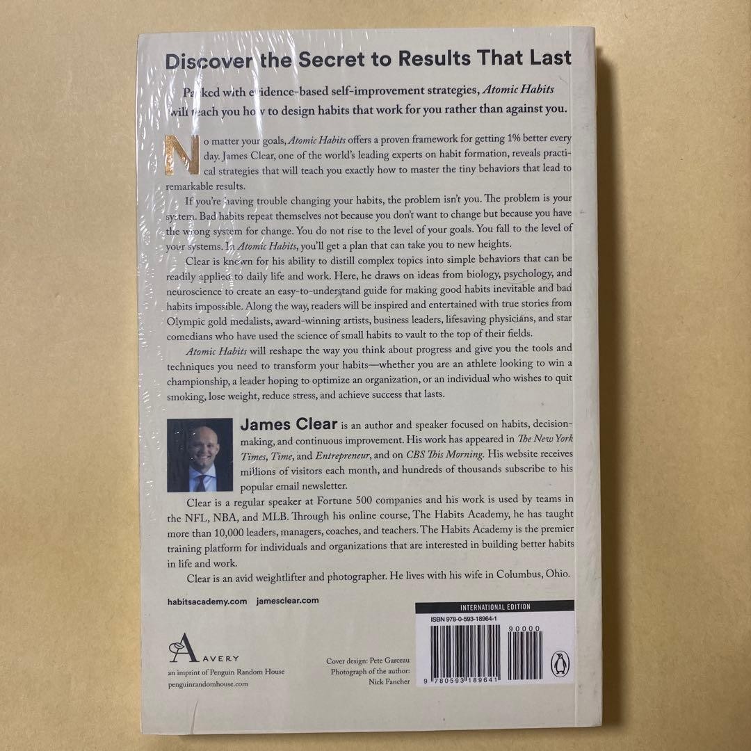 Foreign book Atomic Habits by James Clear: One habit that grows with compound