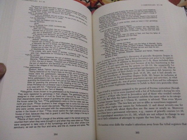 The Expositor’s Bible Commentary with the New International Version (1 & 2 Kings