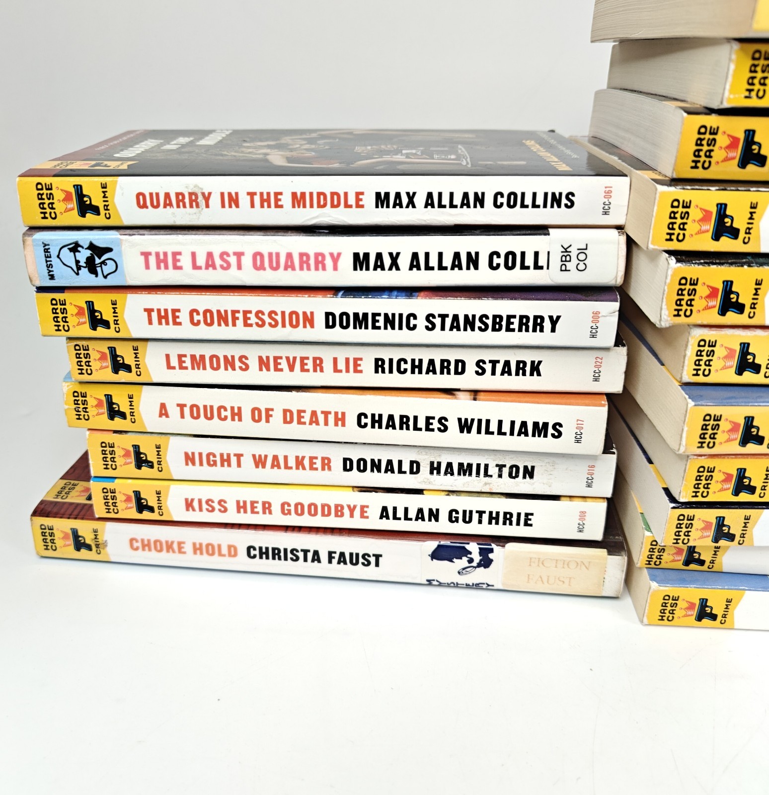 Hard Case Crime Lot of 29 Hard Boiled Noir Action Mystery Thriller Pulp Novels