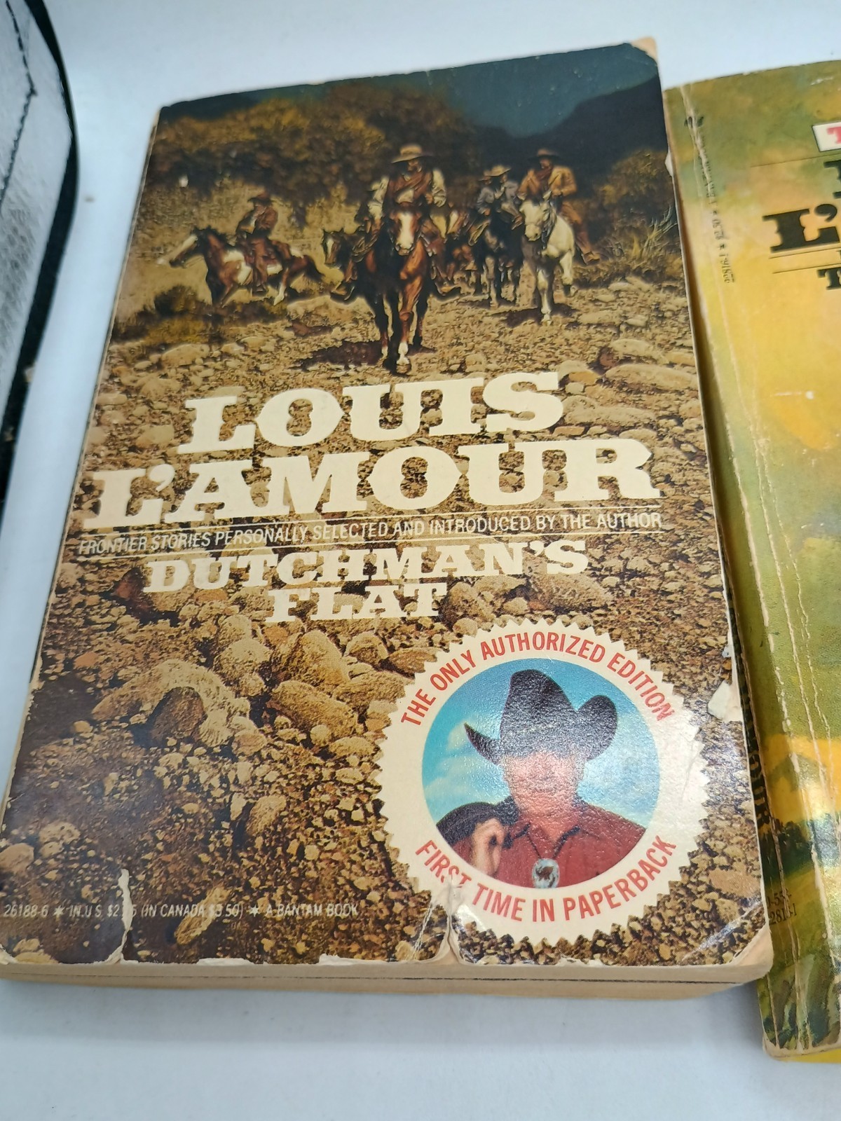 Louis L’Amour (3 Western Paperbacks, all different) see Pictures Vintage