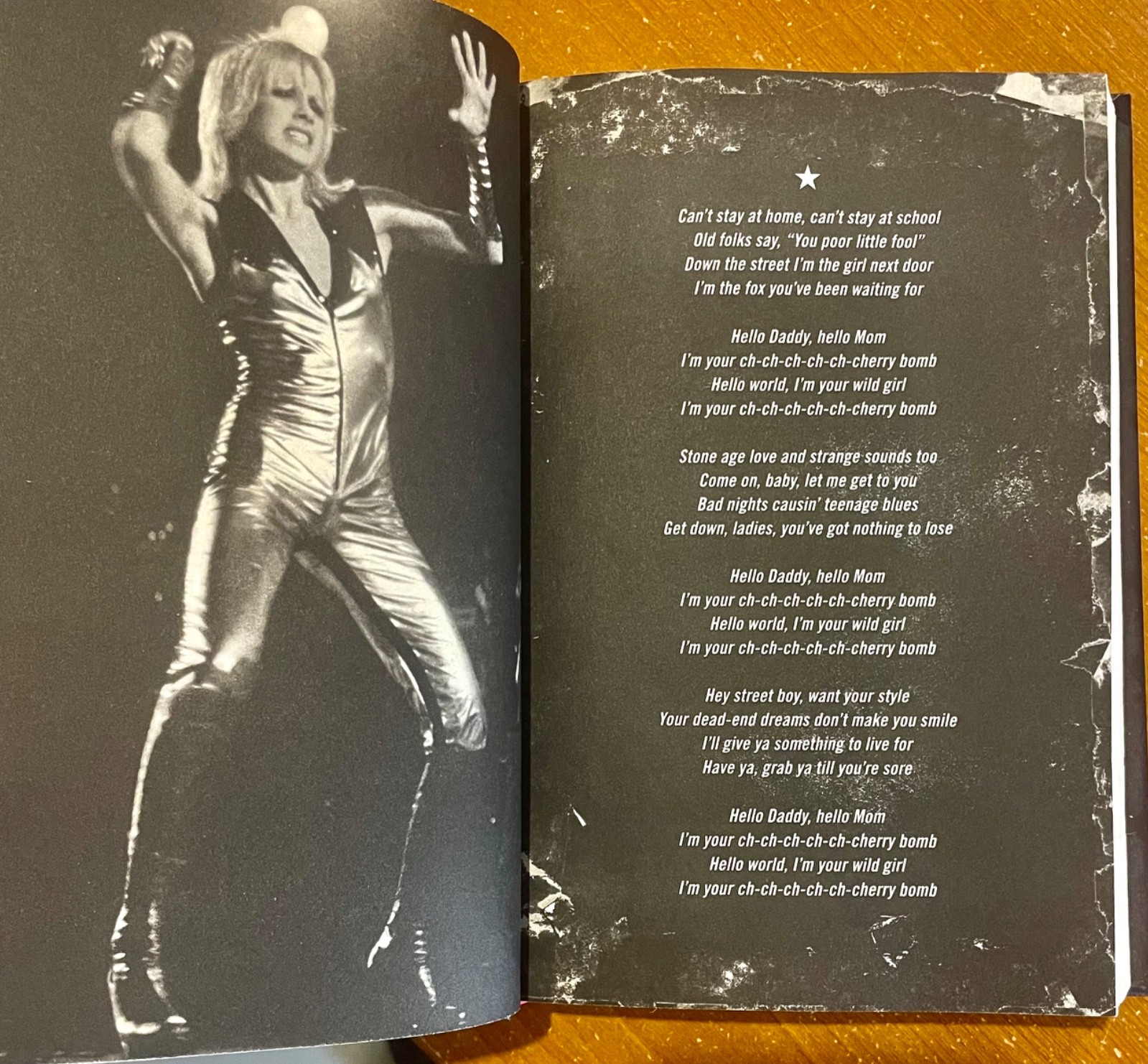 Neon Angel: Memoir of a Runaway – Cherie Currie – First Edition NearFine 2010
