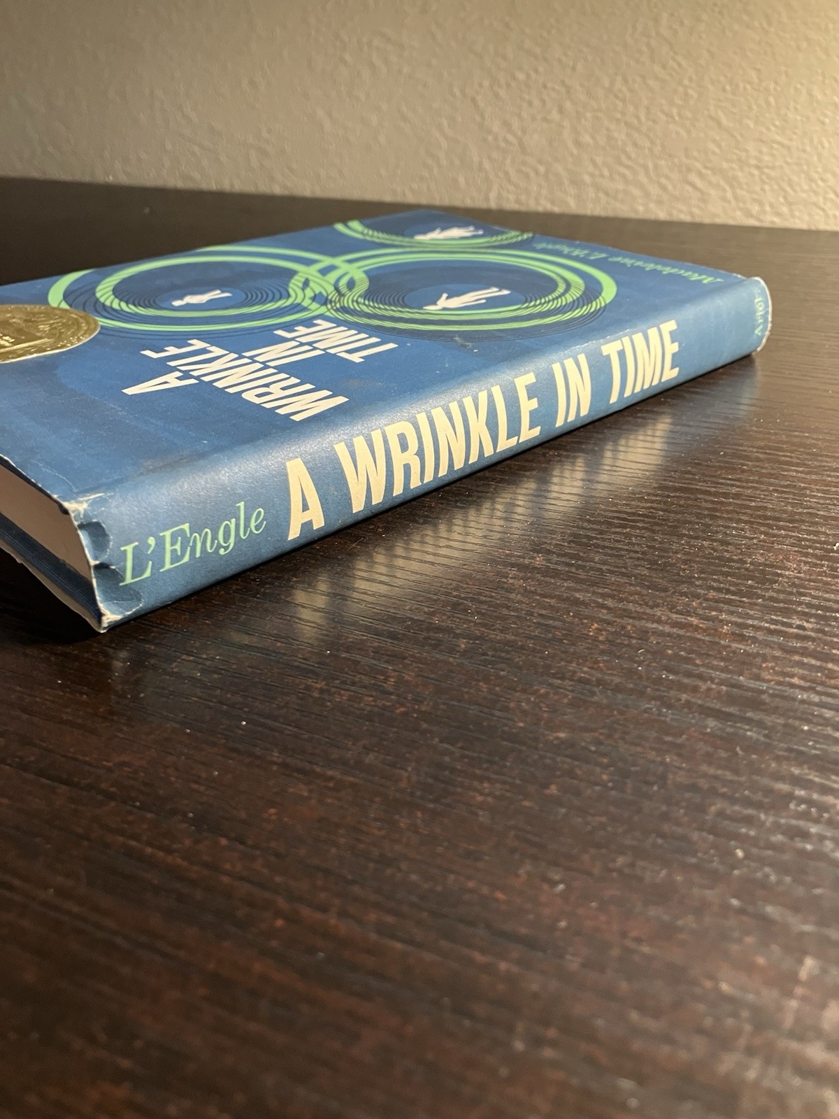 A Wrinkle In Time Madeline L’Engle ⓒ 1962 Thirty-fifth Printing 1976 HC/ DJ