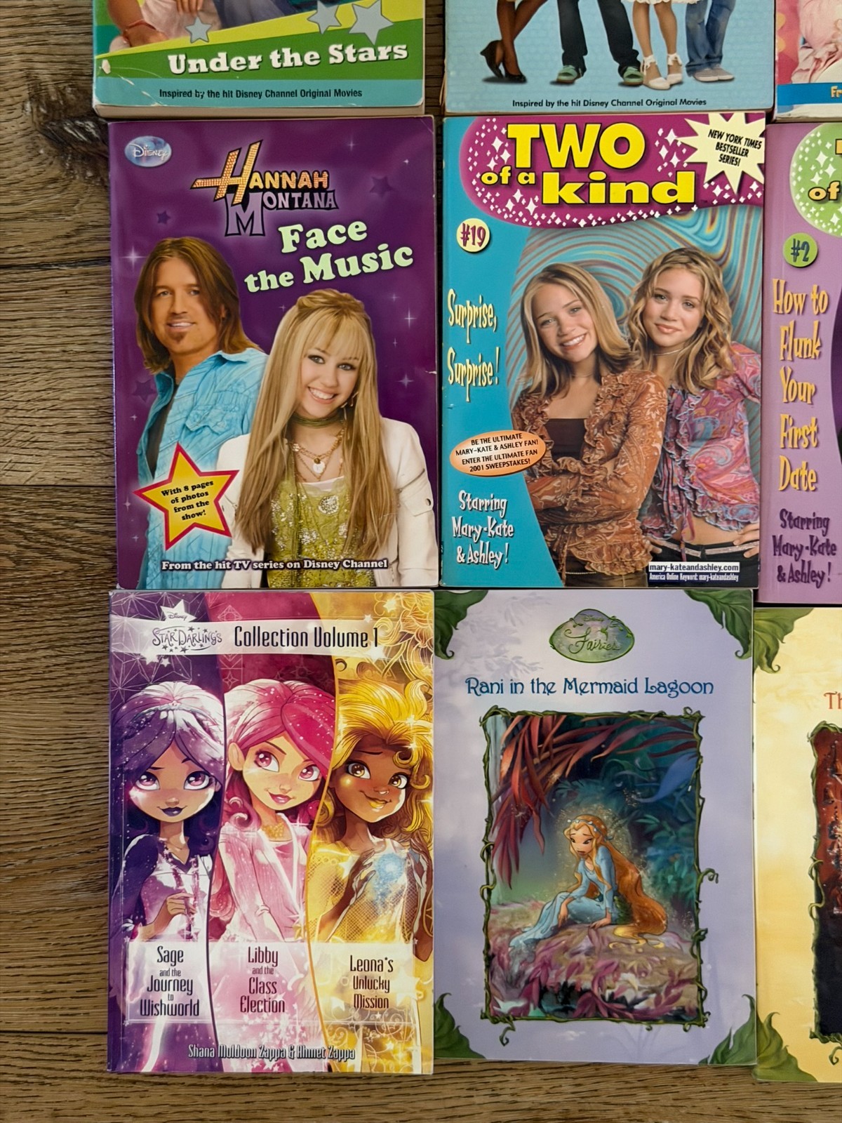 Disney Girls Book Lot 16 Descendants Hannah Montana HSM Jessie Fairies
