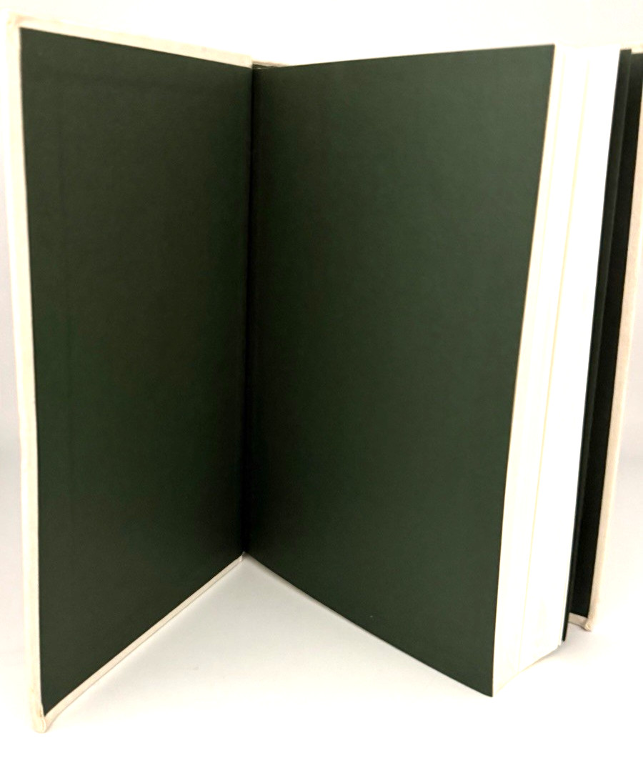 Oliver Twist by Charles Dickens (Penguin Clothbound Classics)