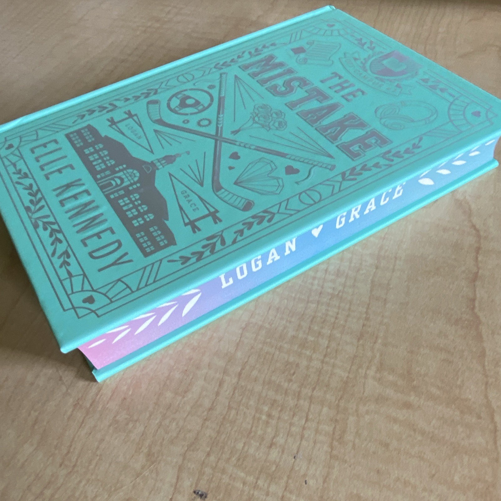 The Mistake (Off-Campus) by Elle Kennedy, Bloom Books, YA Romance Novel, HC