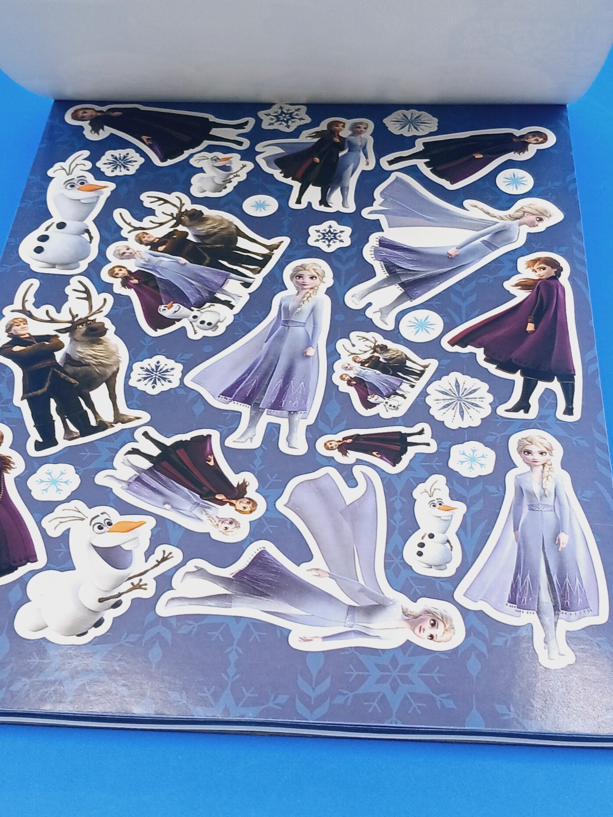 Bendon Frozen Create A Scene Sticker Activity Book (230 stickers)