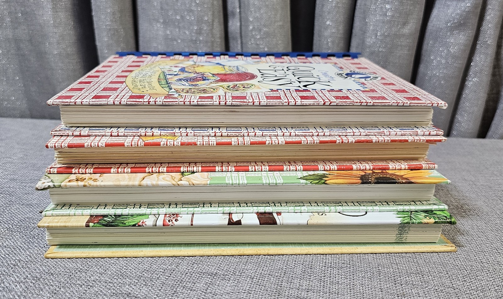 Lot 4 Gooseberry Patch Cookbooks Christmas, Celebrate, Quick, Meals in Minutes