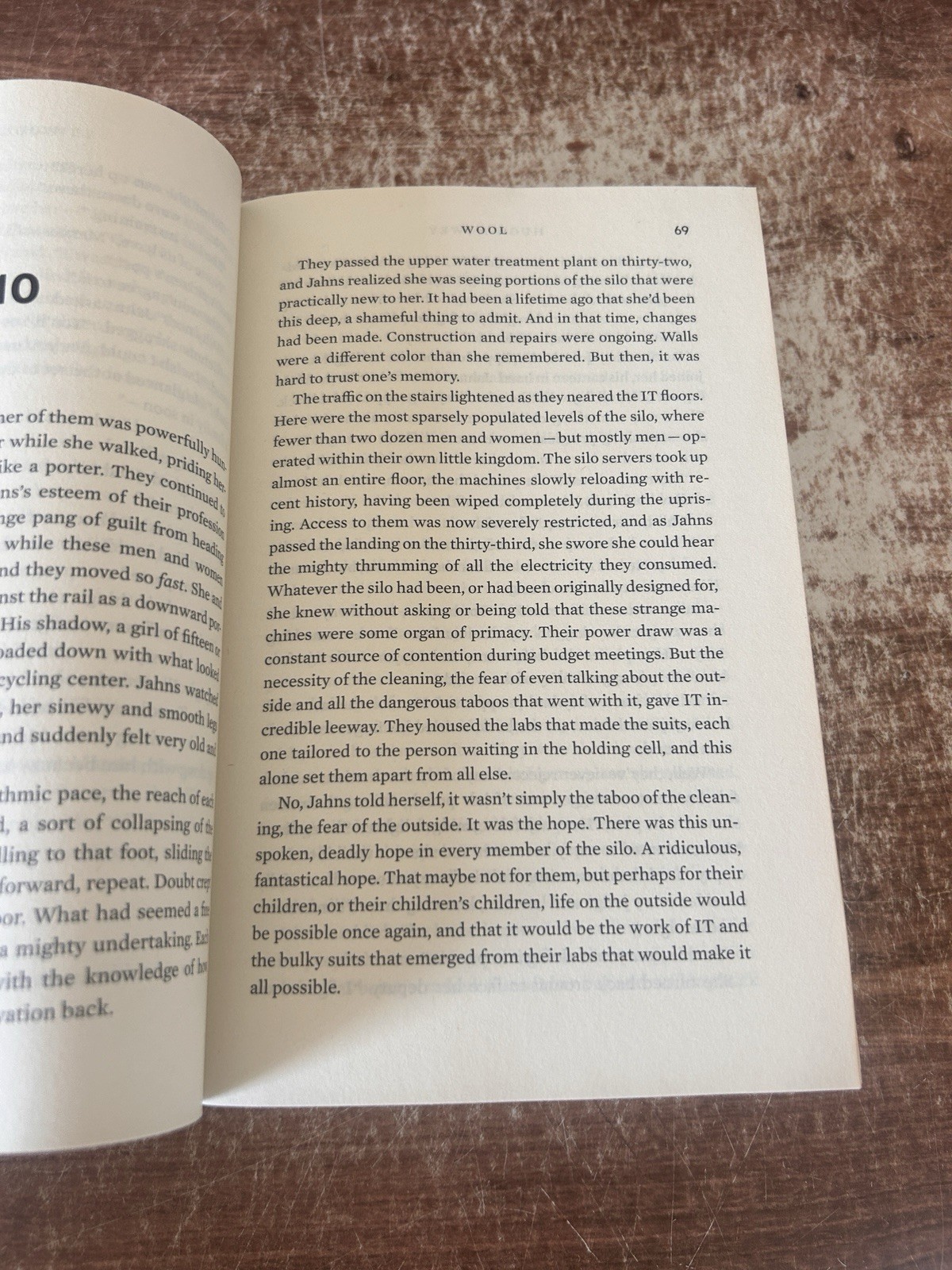 Wool: Book One of the Silo Series: 1, Howey, Hugh – TPB 2012 VG+