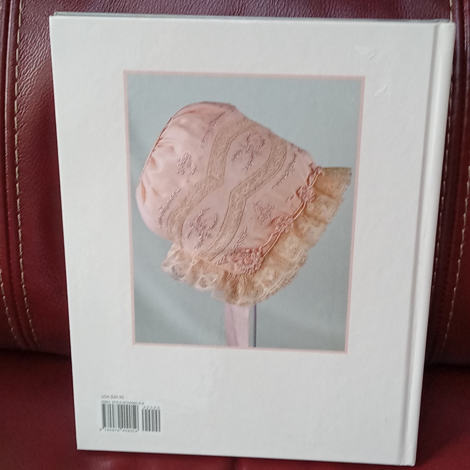 Victoria & Albert Museum of Childhood Martha Pullen (HC) 2008) Full Color Photo