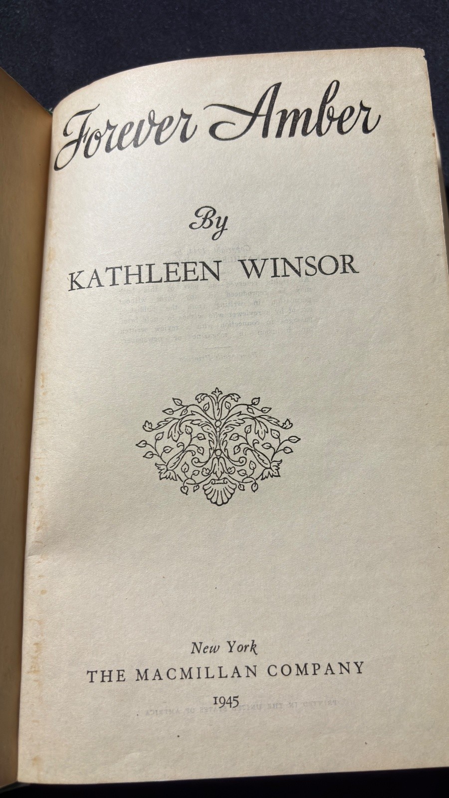 Forever Amber Kathleen Winsor 1945 The Macmillan Company Hardcover Green