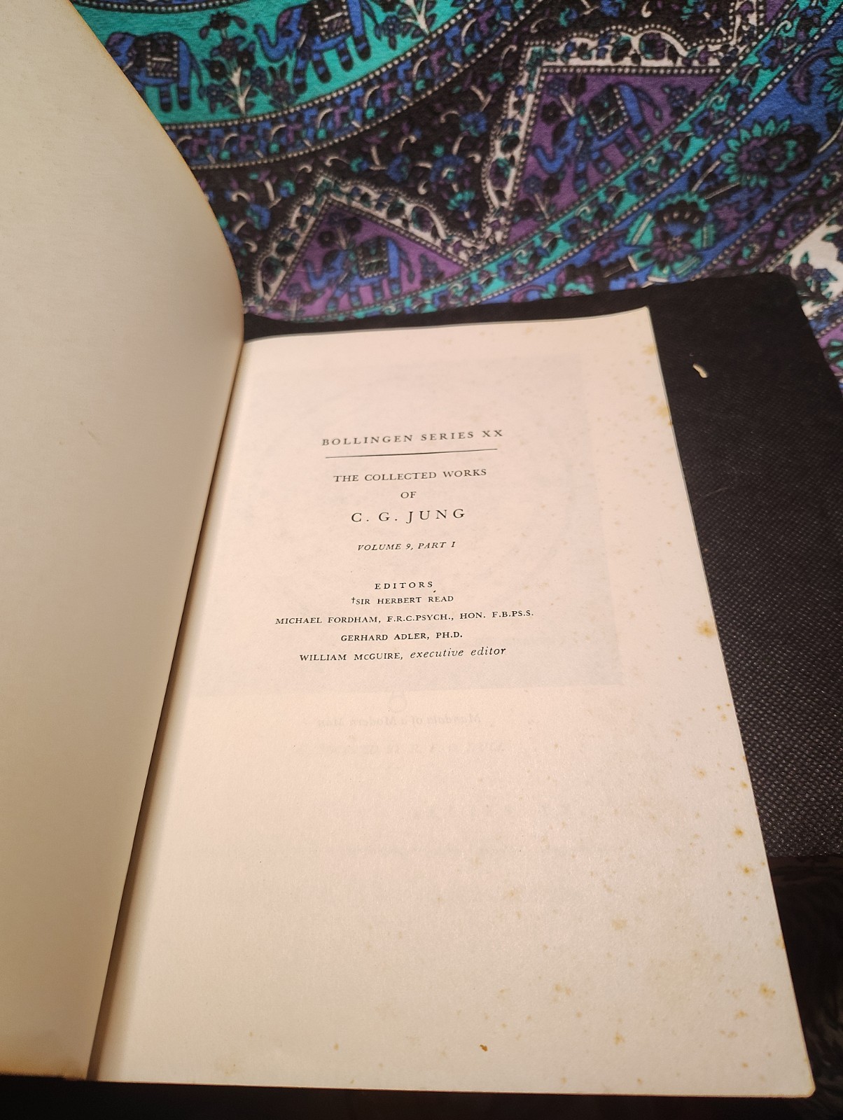 Collected Works of C. G. Jung, Volume 9 (Part 1) : Archetypes and the Collective