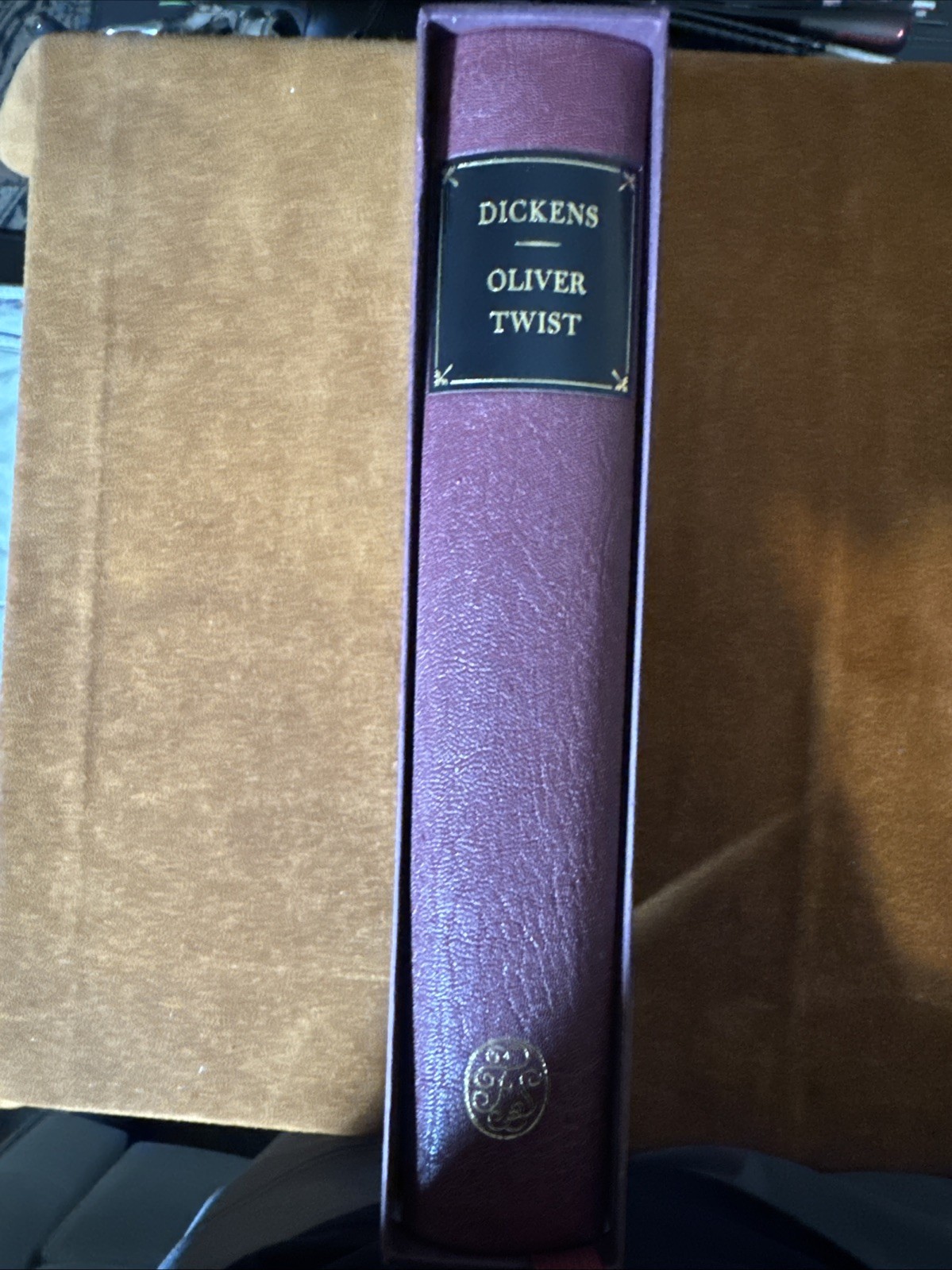 Oliver Twist; Charles Dickens, Folio Society, 2004, 1/4 Leather