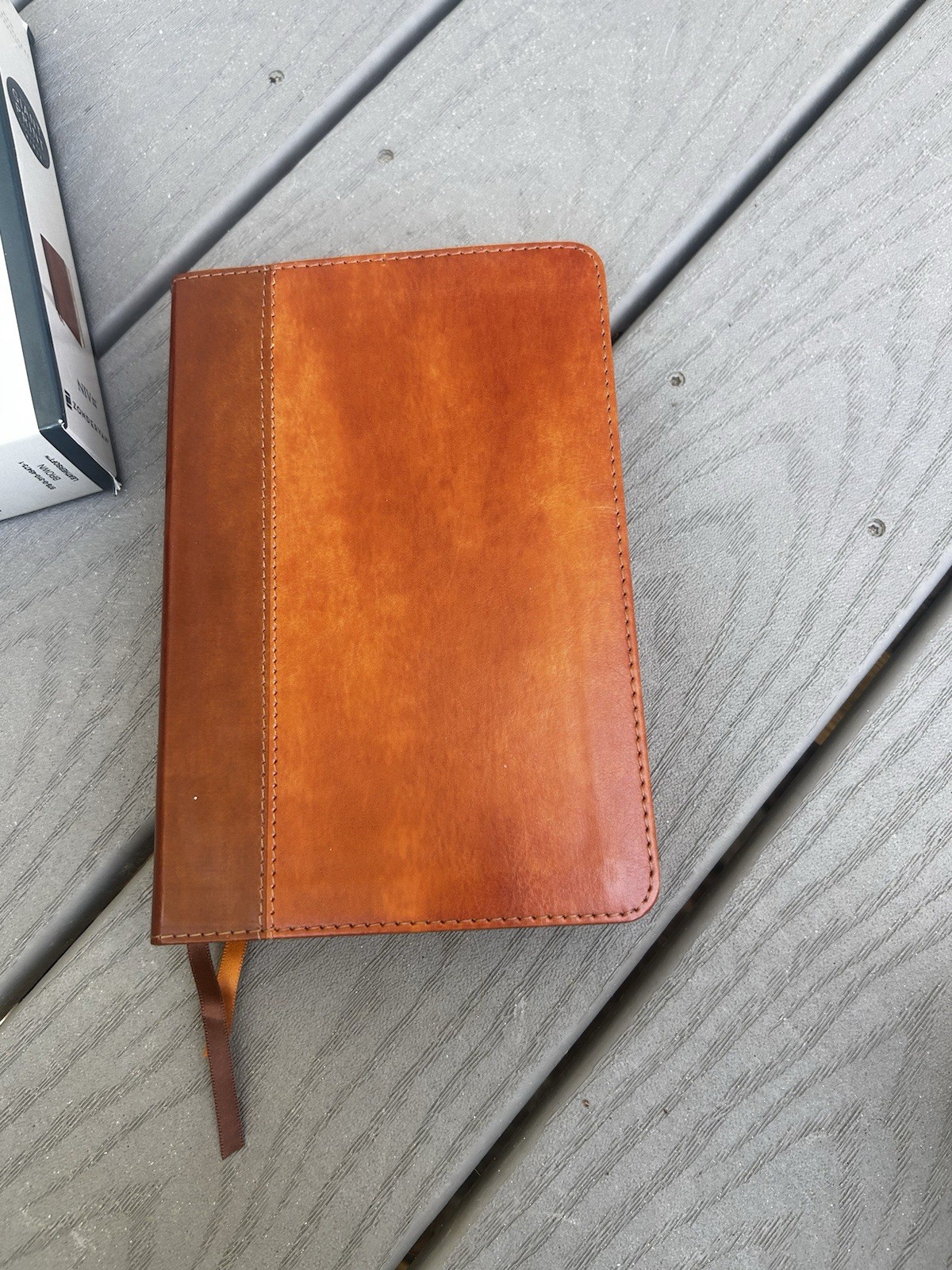 NIV, Giant Print Compact Bible, Leathersoft, Brown, Red Letter, Comfort Prin…