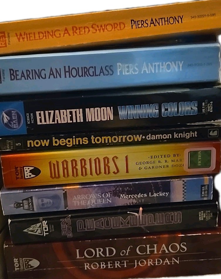 Mixed Lot Of 25 Sci-Fi/Fantasy Paperbacks Vintage _ Piers Anthony _ Anne Rice _