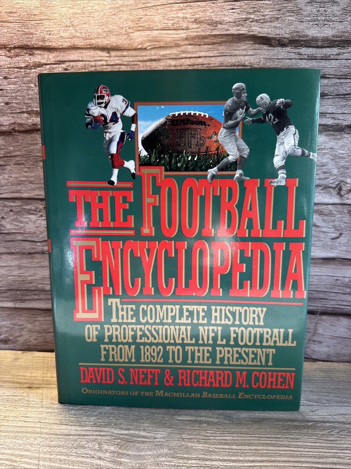 Football Encyclopedia : The Complete History of Professional Football from 1892