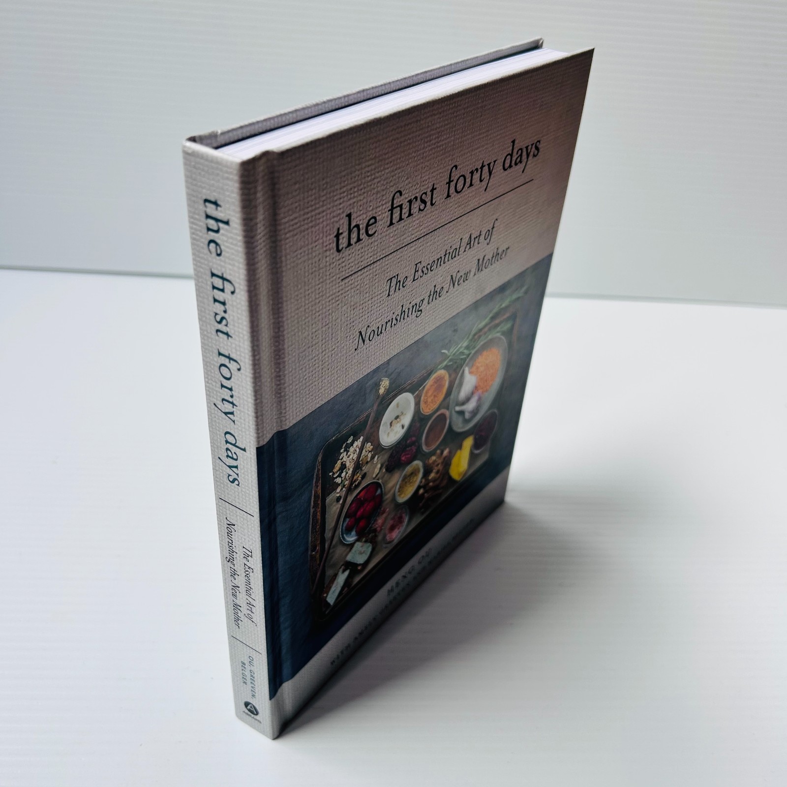 The First Forty Days: The Essential Art of Nourishing the New Mother by Heng Ou