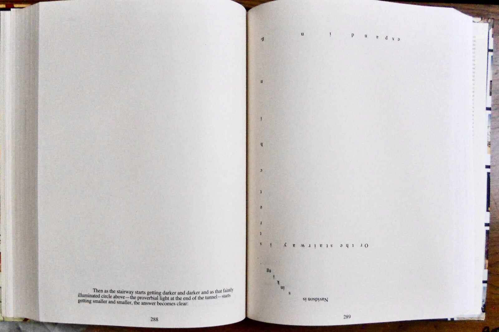 Mark Z. Danielewski. HOUSE OF LEAVES. Pantheon, 2000. 1st/2nd HC/DJ. Signed!