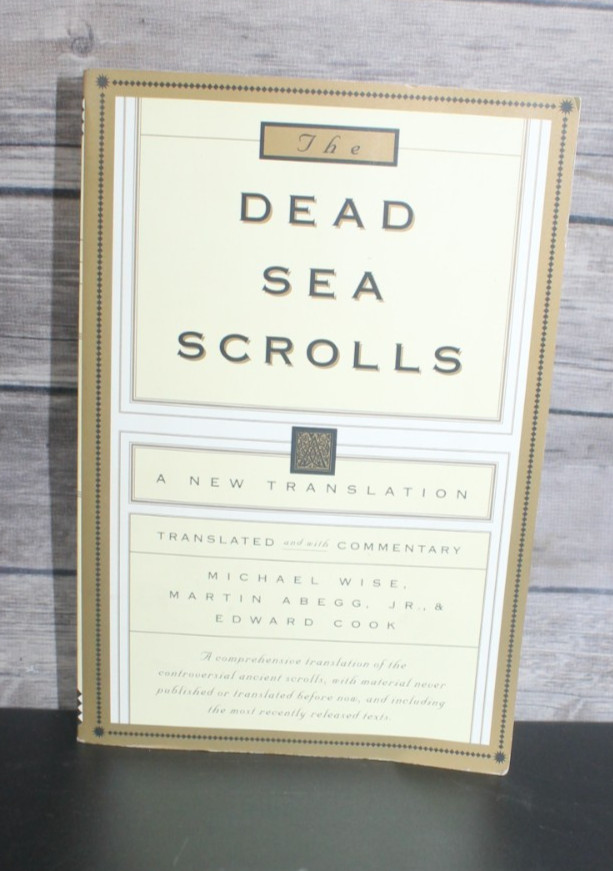 The Dead Sea Scrolls: A New Translation, Paperback Book, Michael Wise