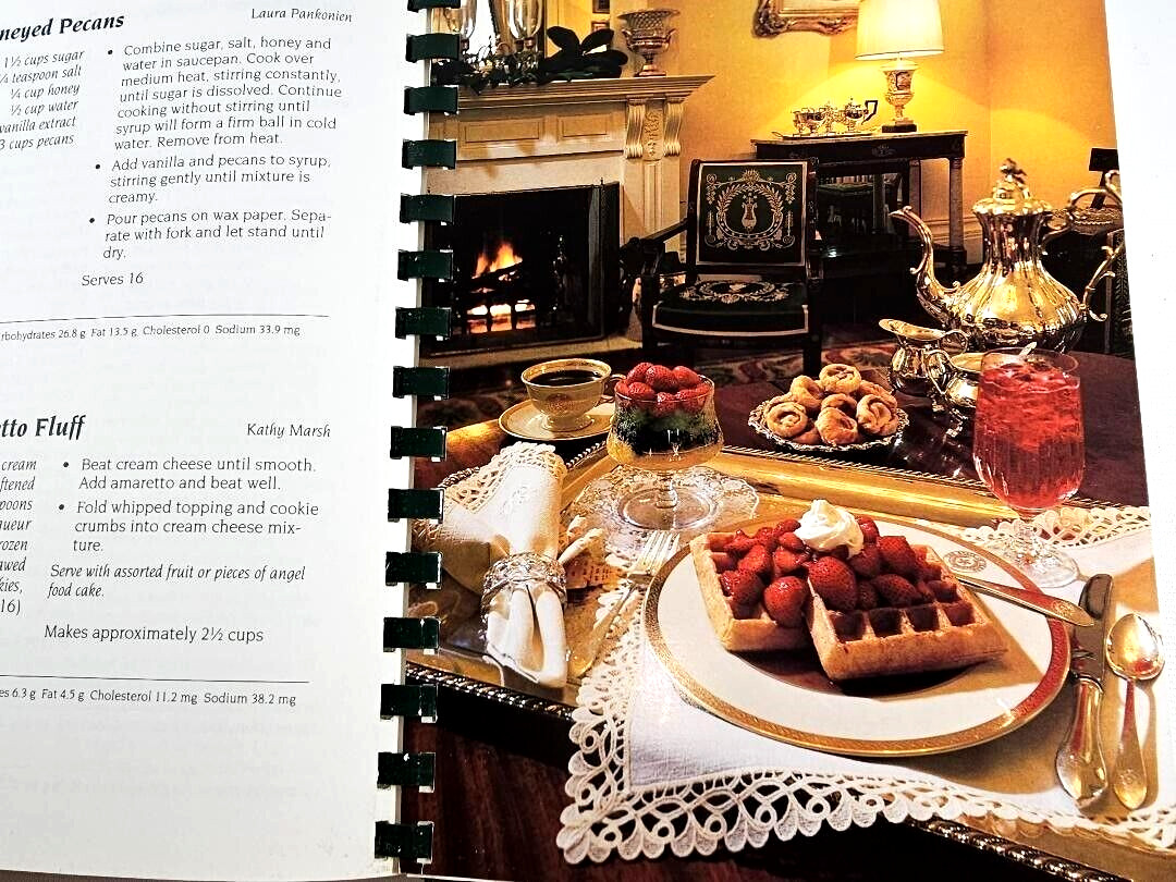 CHANGING THYMES Cookbook Austin Junior Forum 1995 381 pages Spiral Bound