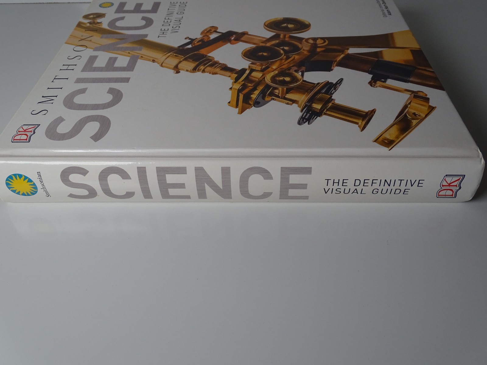 „Science: The Definitive Visual Guide / 512 Pages / Published In 2016