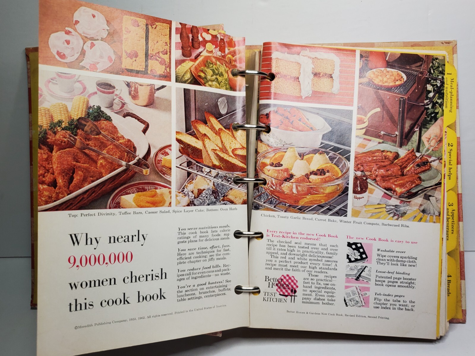 Better Homes & Gardens New Cookbook 5 Ring Binder. 1962 400 Pages